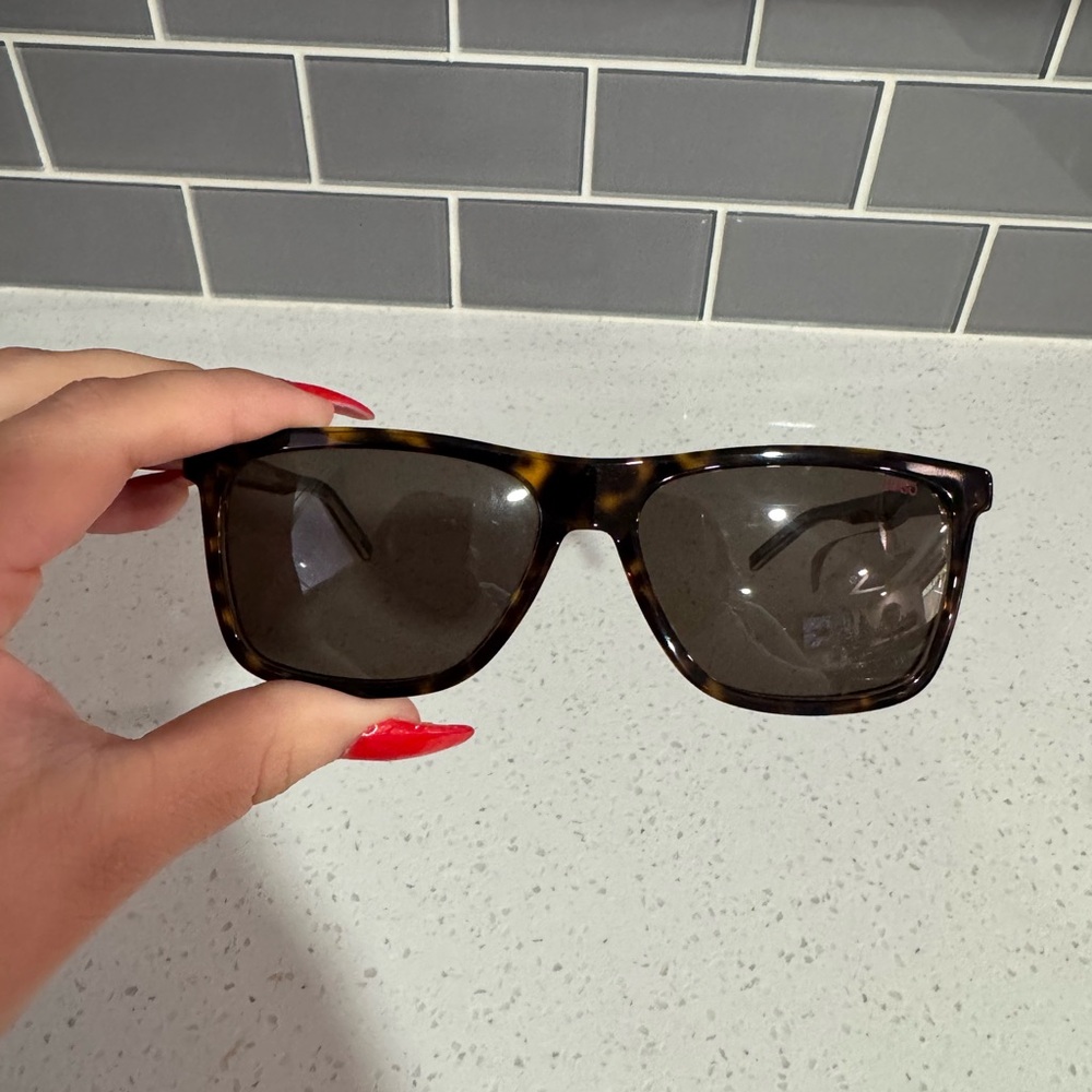 Hugo Boss Tortoise Shell Sunglasses - Picture 5 of 15
